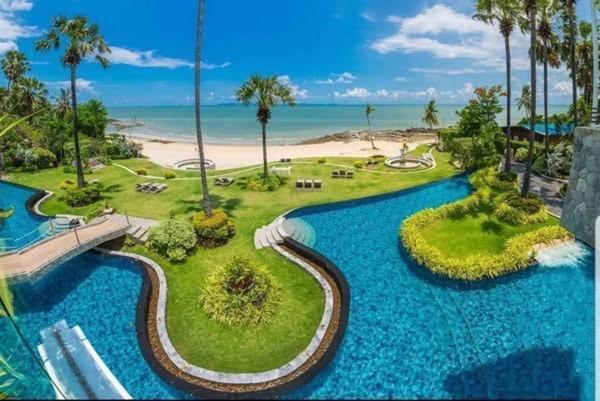 Luxurious Beachfront パッタヤー エクステリア 写真